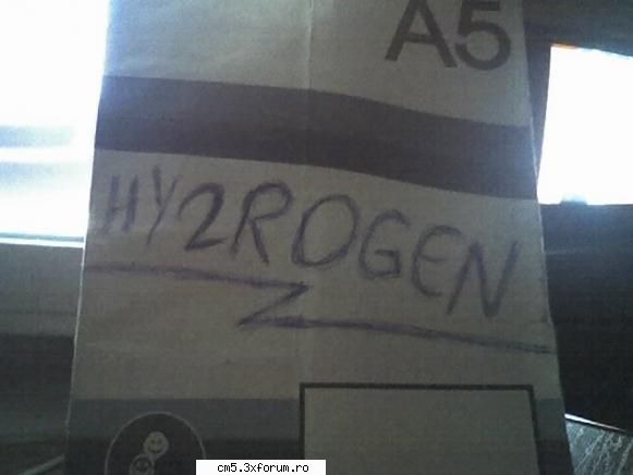 iata ce puteti face cu 1 pix un caiet si o_ora de mate ffff :d 

              :rotfl: